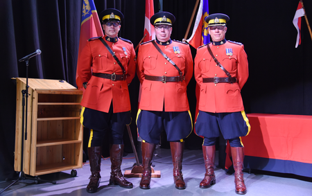 Photo du sergent major d’état major Kent MacNeill, du surintendant principal Brian Edmonds et du surintendant Rob Pikola.