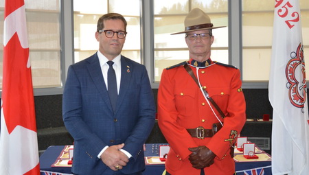 Photo of Cst. Hurley and M.P. Bob Zimmer